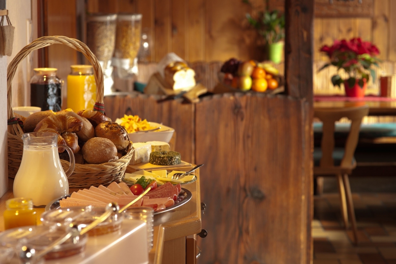 restaurant-GOURDON-min_breakfast-801827